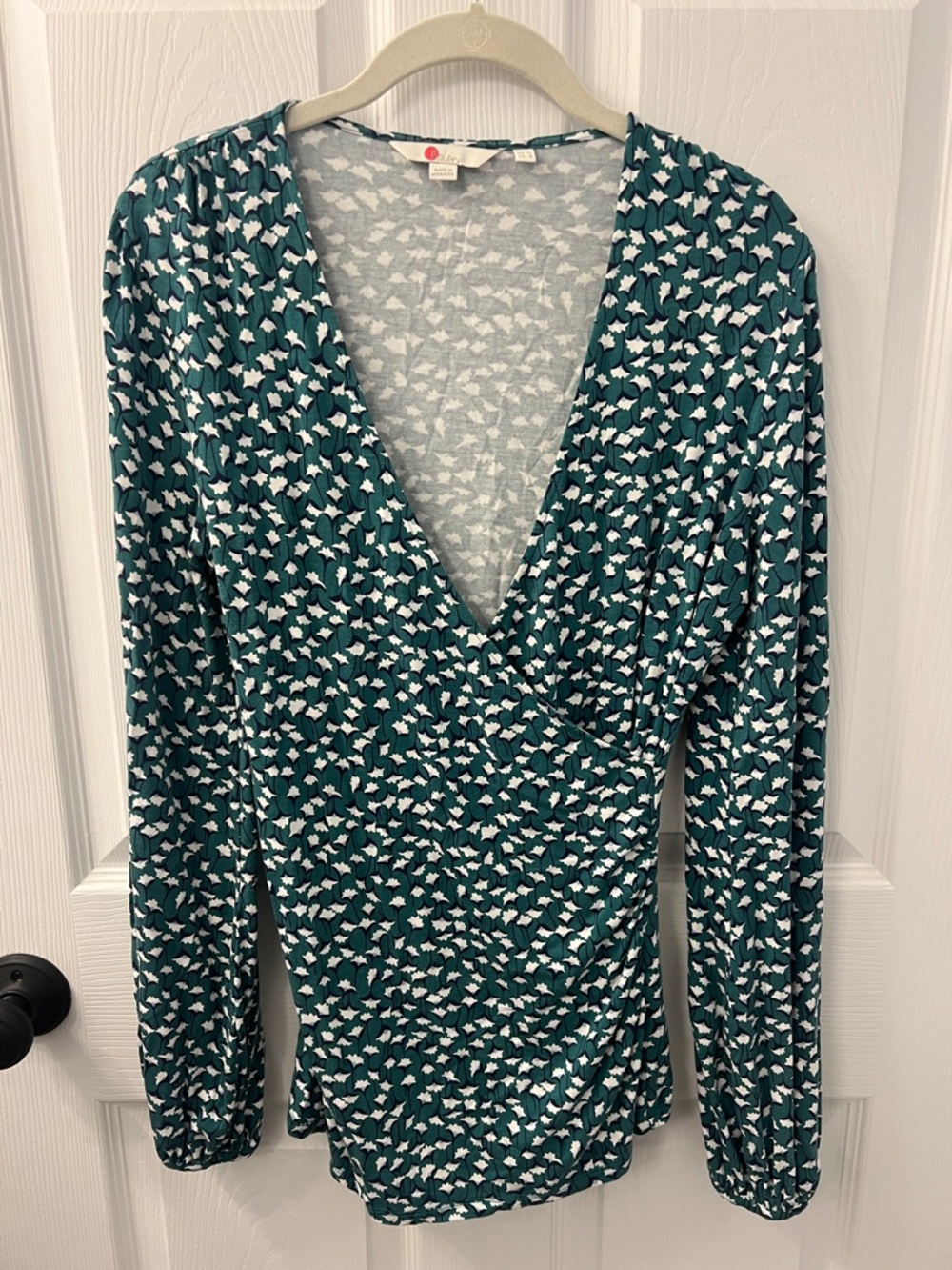 Boden Gray and White Patterned Top with Green Trim